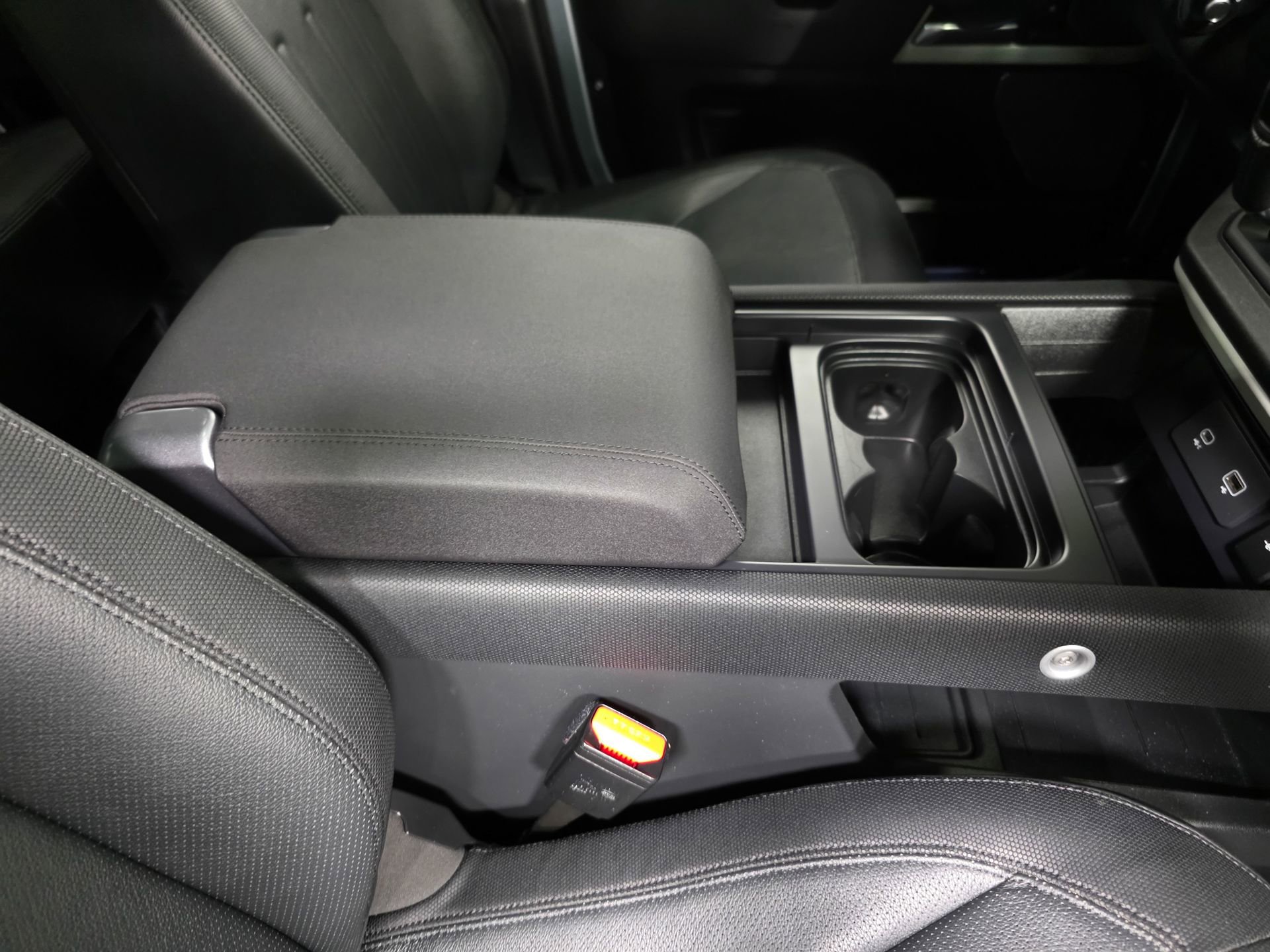 Used 2022 Land Rover Defender 110 X-Dynamic SE AWD/4WD image 18