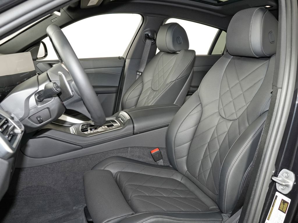 Used 2025 BMW X6 xDrive40i w/ Premium Package image 5