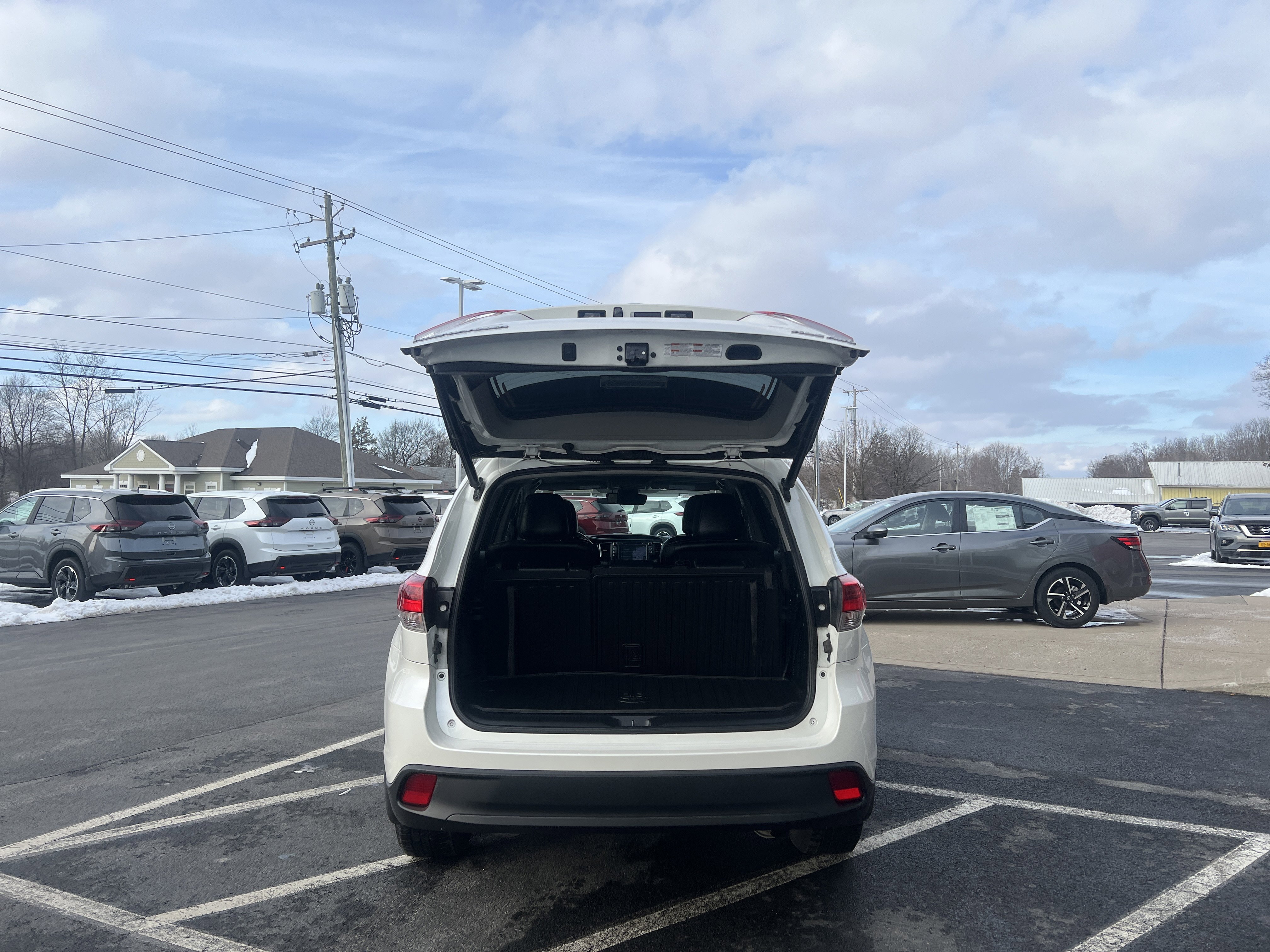 Used 2019 Toyota Highlander XLE image 11