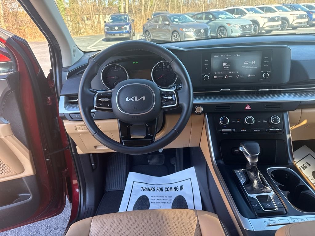 Used 2023 Kia Carnival LX image 13