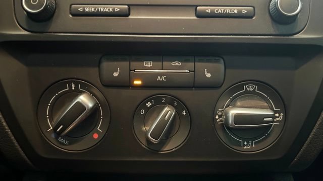 Used 2015 Volkswagen Jetta SE FWD image 30