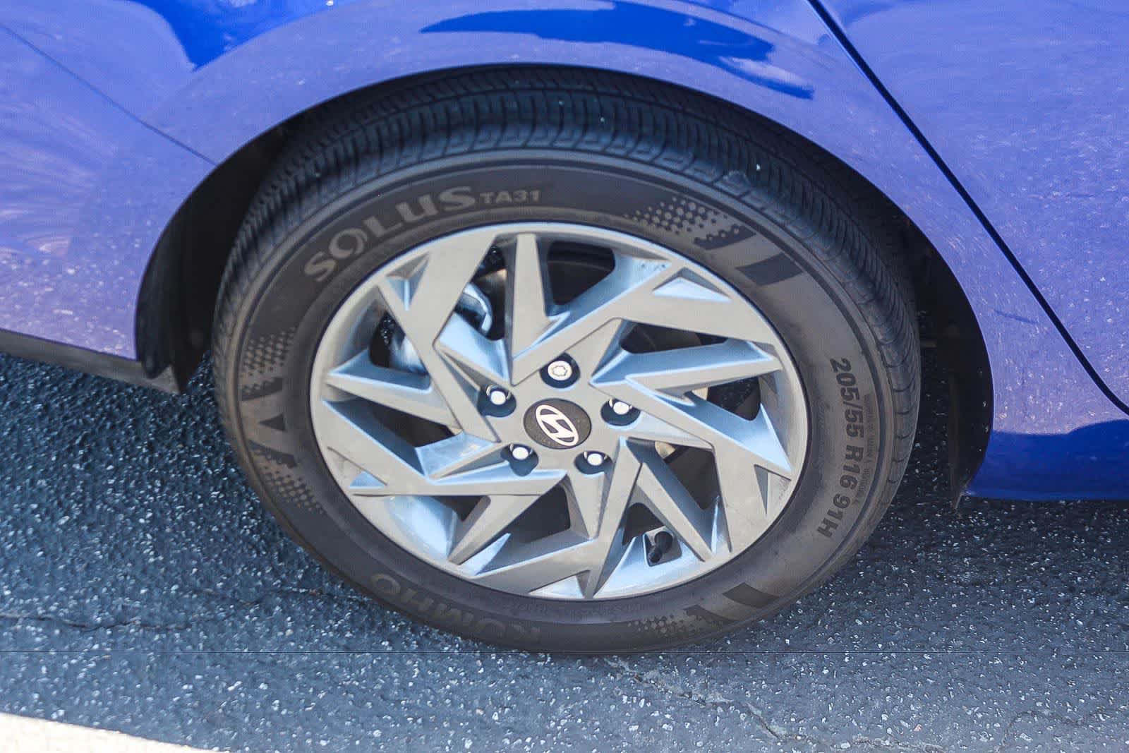 Certified 2024 Hyundai Elantra SEL FWD image 11