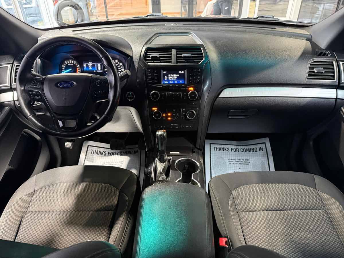 Used 2017 Ford Explorer XLT AWD/4WD image 12