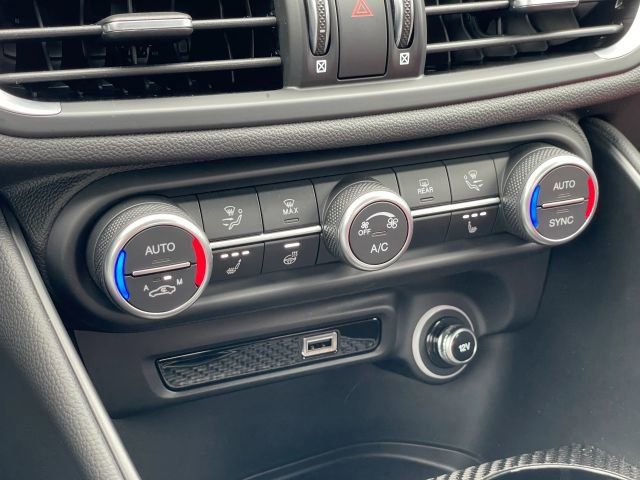 Used 2024 Alfa Romeo Giulia Quadrifoglio image 42