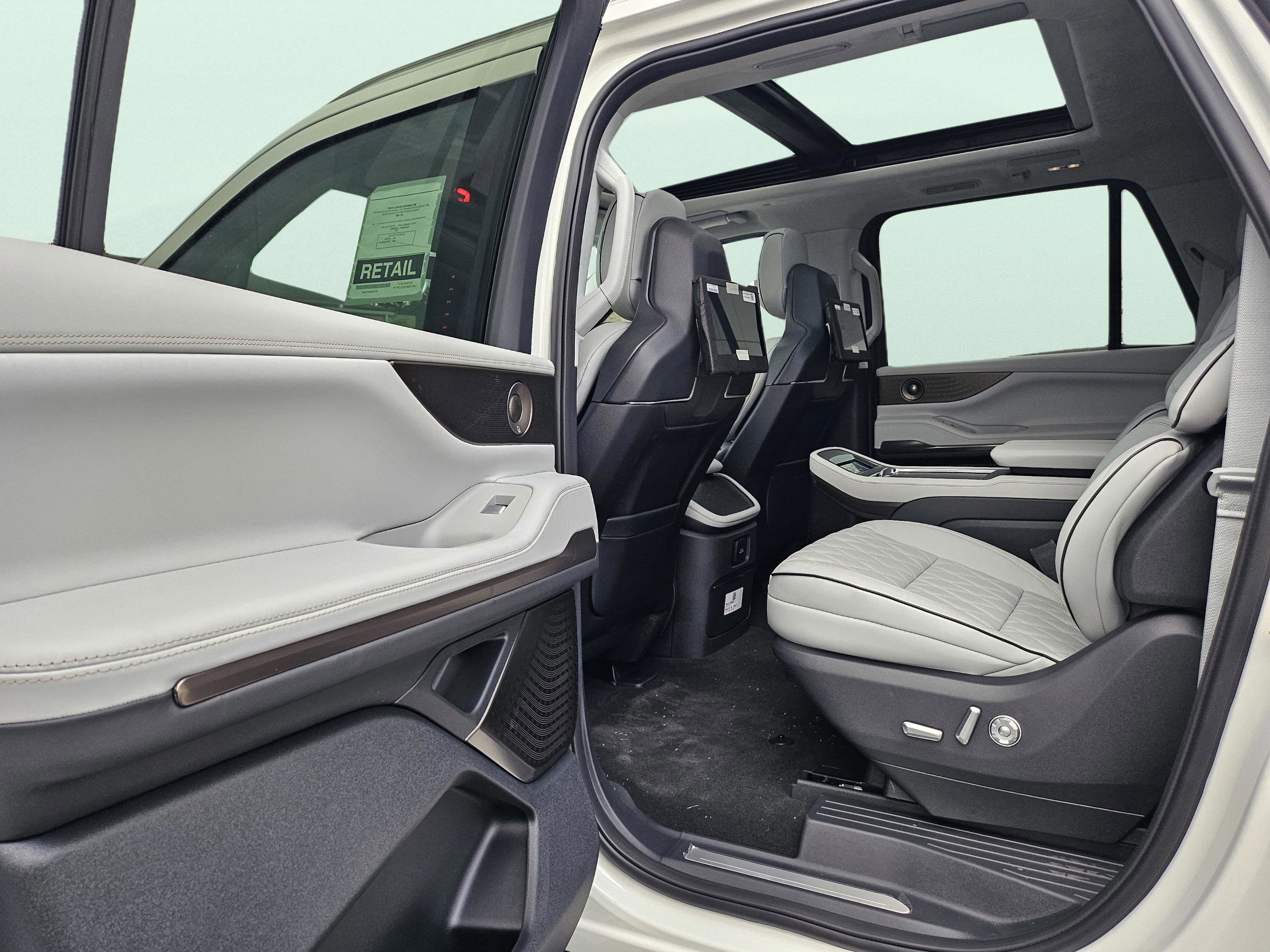 New 2026 Lincoln Navigator L Black Label image 23