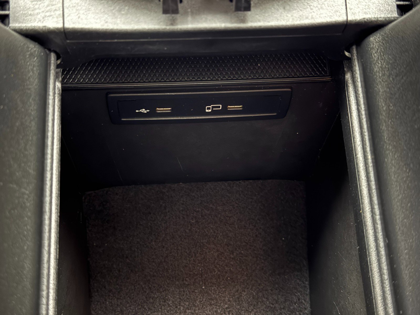 Used 2021 Mercedes-Benz GLC 300 w/ Premium Package image 32