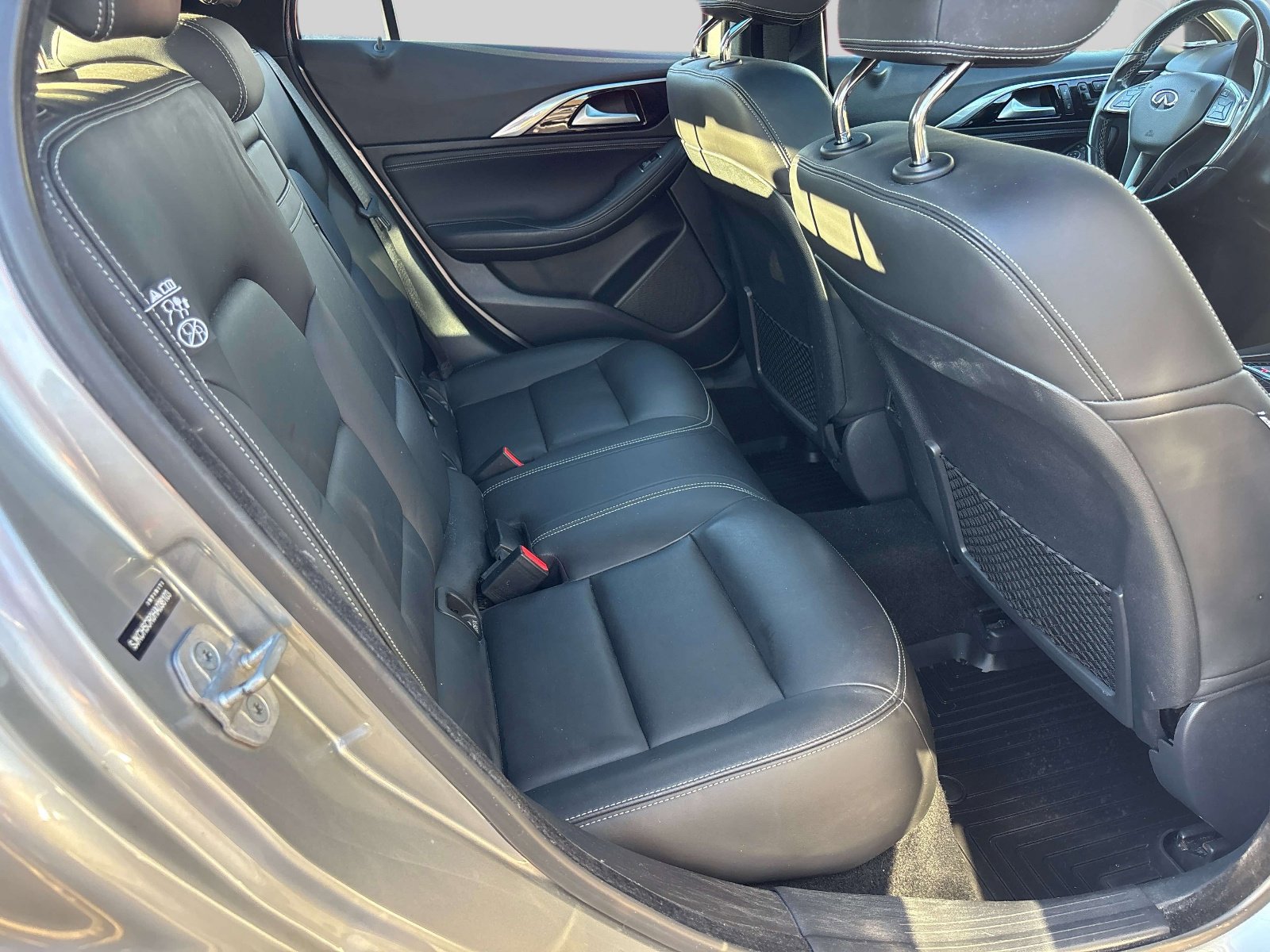 Used 2017 INFINITI QX30 Premium w/ Navigation Package image 12