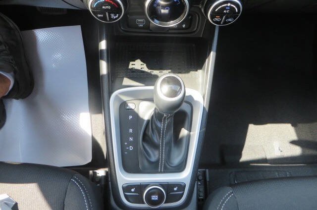 Used 2026 Hyundai Venue SEL FWD image 23