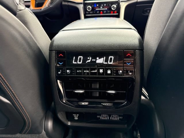 Used 2023 Jeep Grand Cherokee L Summit AWD/4WD image 36