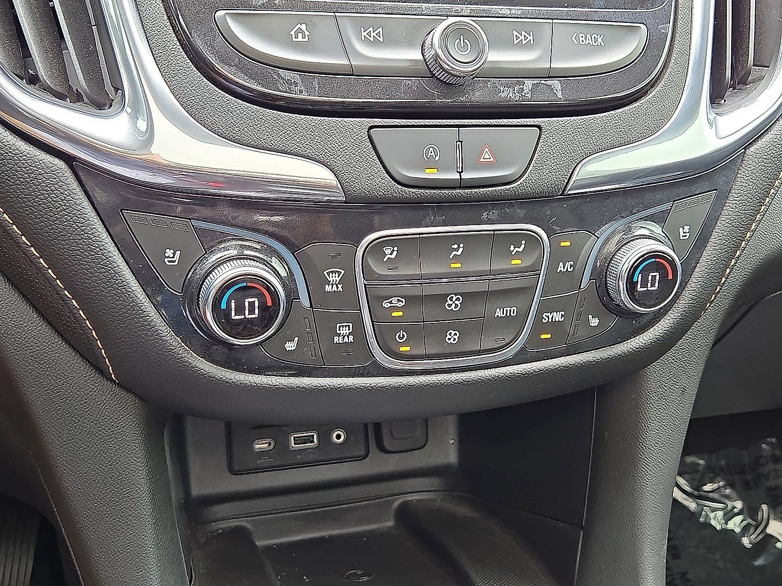 Used 2022 Chevrolet Equinox Premier AWD/4WD image 30