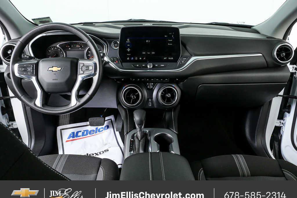 Certified 2025 Chevrolet Blazer LT FWD image 17