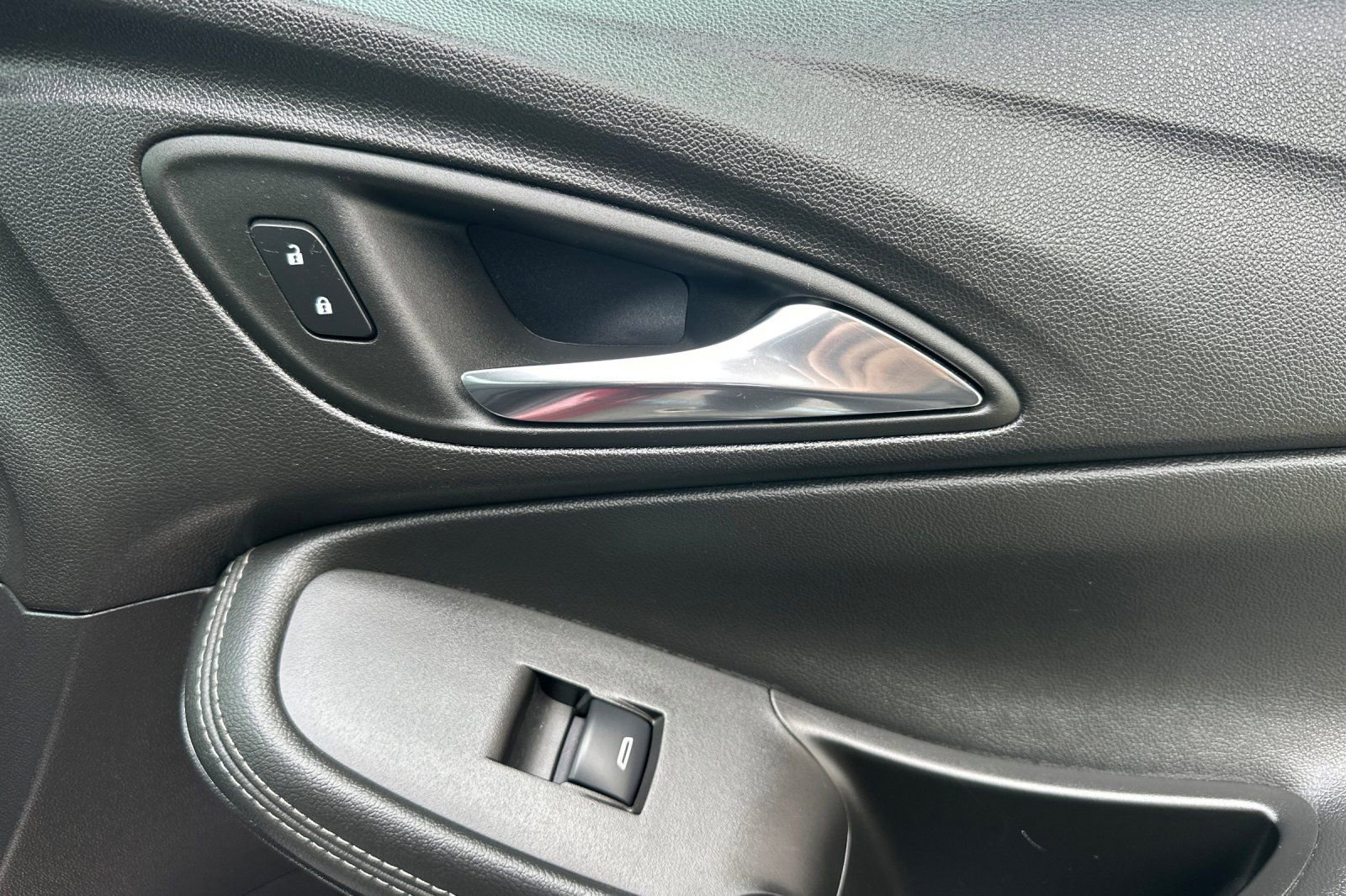 Certified 2023 Buick Encore GX Select w/ Sport Touring Package image 22