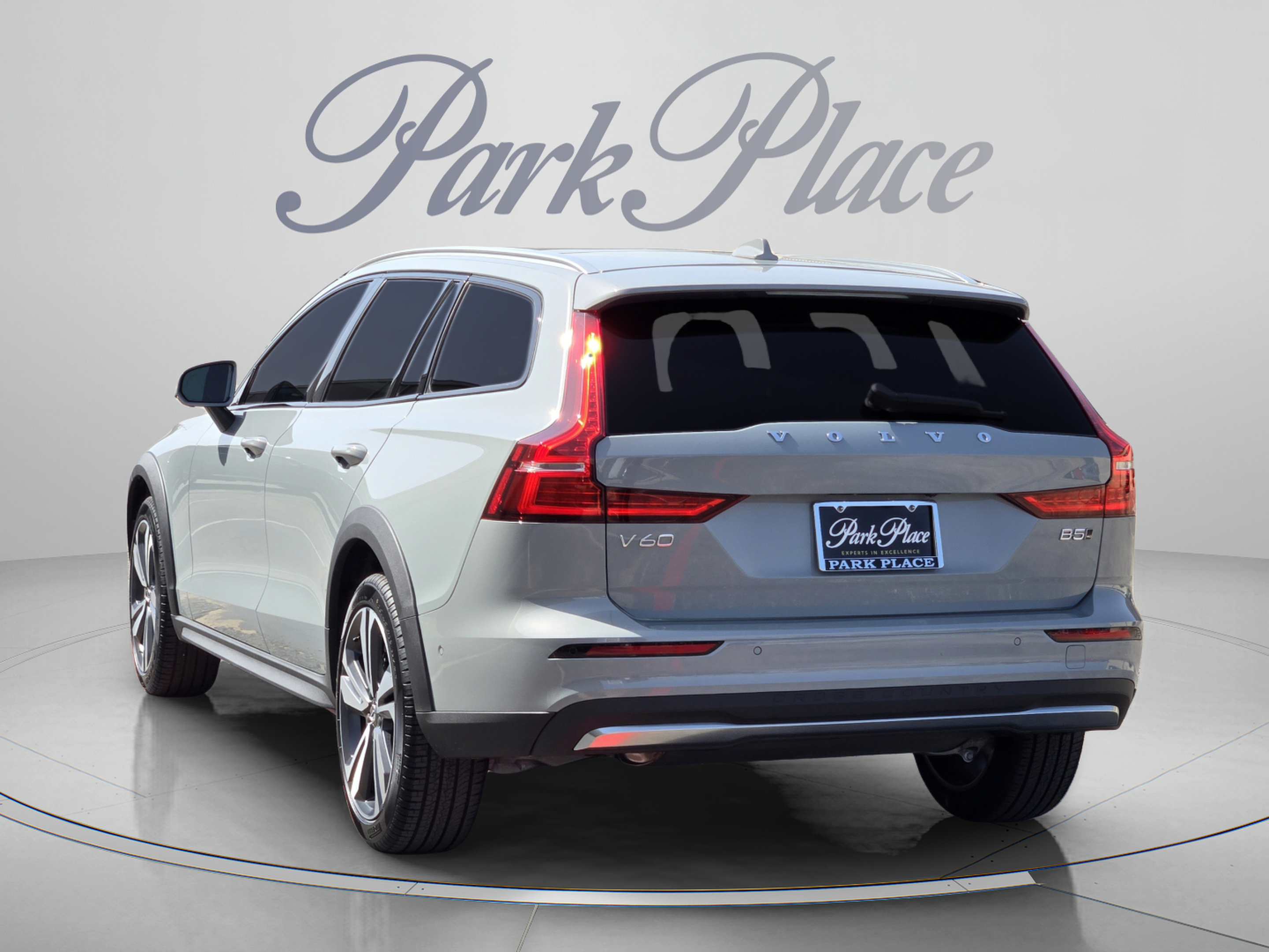 New 2026 Volvo V60 B5 Cross Country Plus w/ Climate Package AWD/4WD image 3