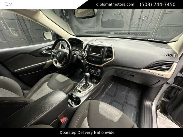 Used 2018 Jeep Cherokee Sport w/ Cold Weather Group AWD/4WD image 19