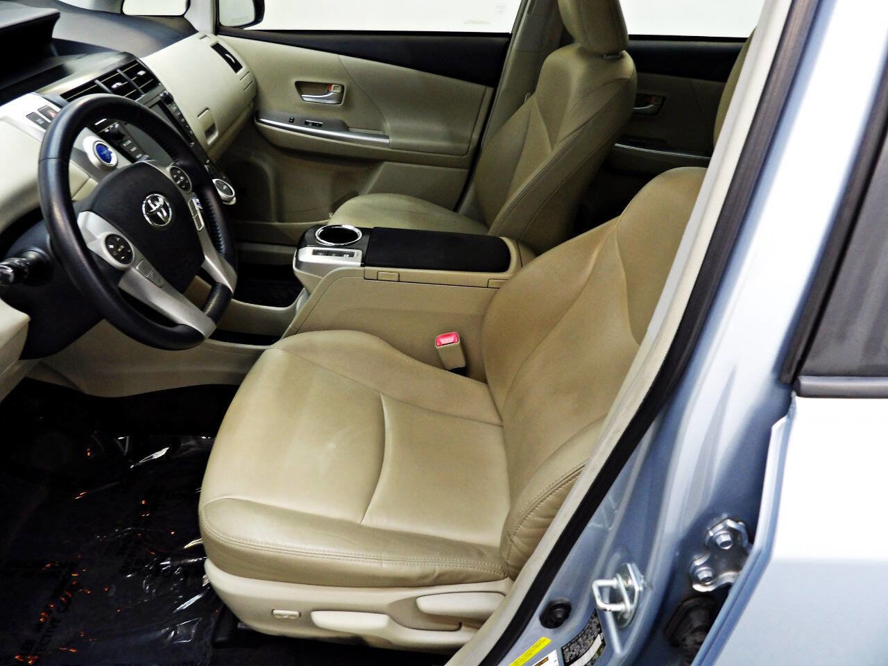 Used 2013 Toyota Prius V Five FWD image 8