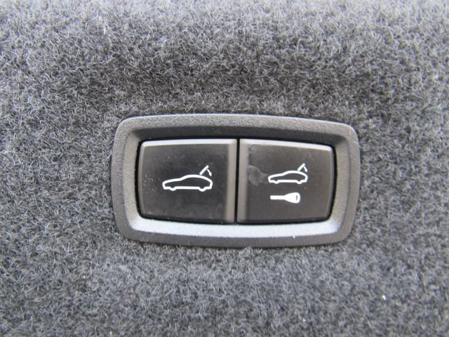 Used 2023 Porsche Taycan Premium Package w/ Premium Package image 28