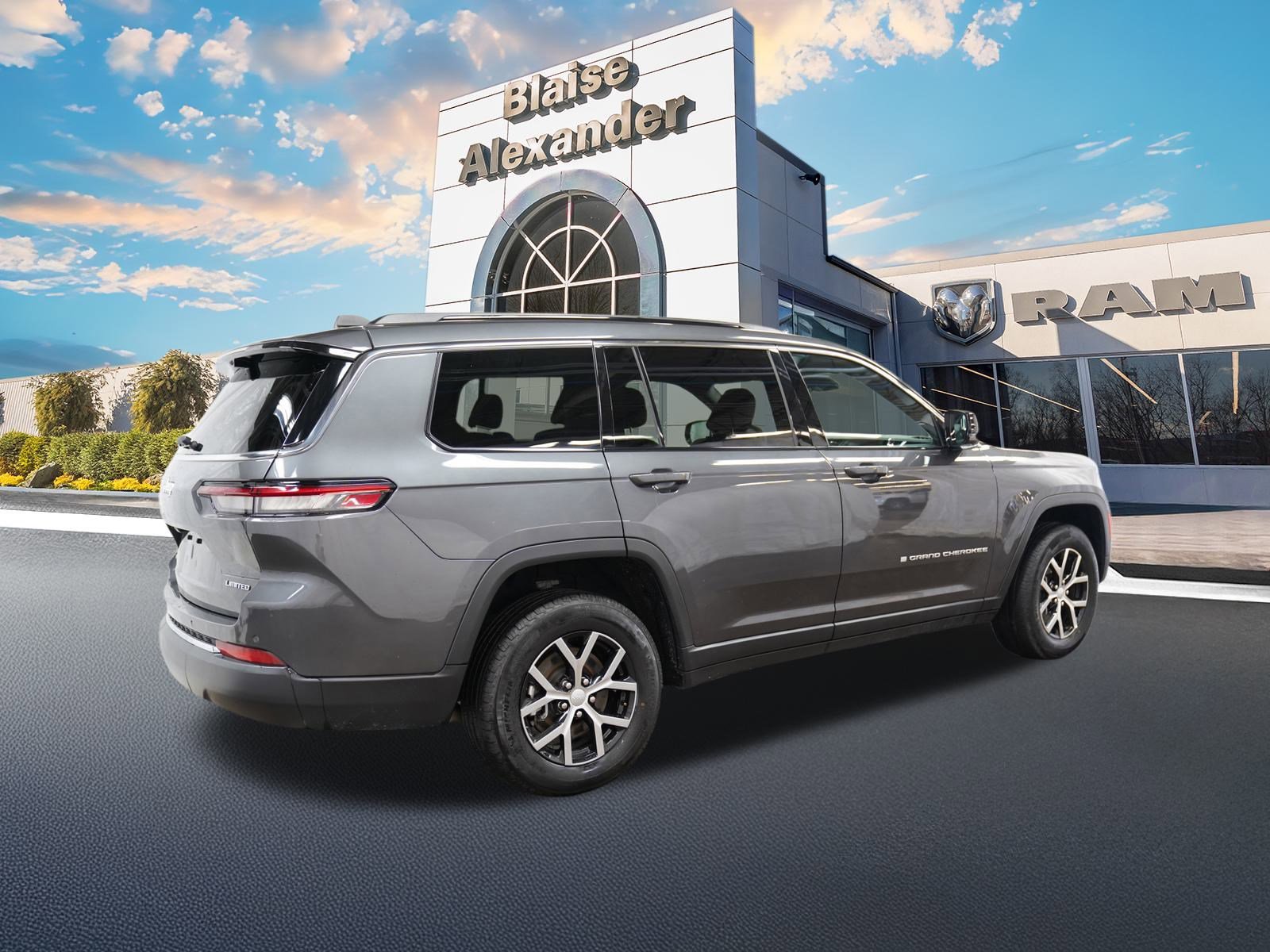 Certified 2024 Jeep Grand Cherokee L Limited w/ Luxury Tech Group II video 3