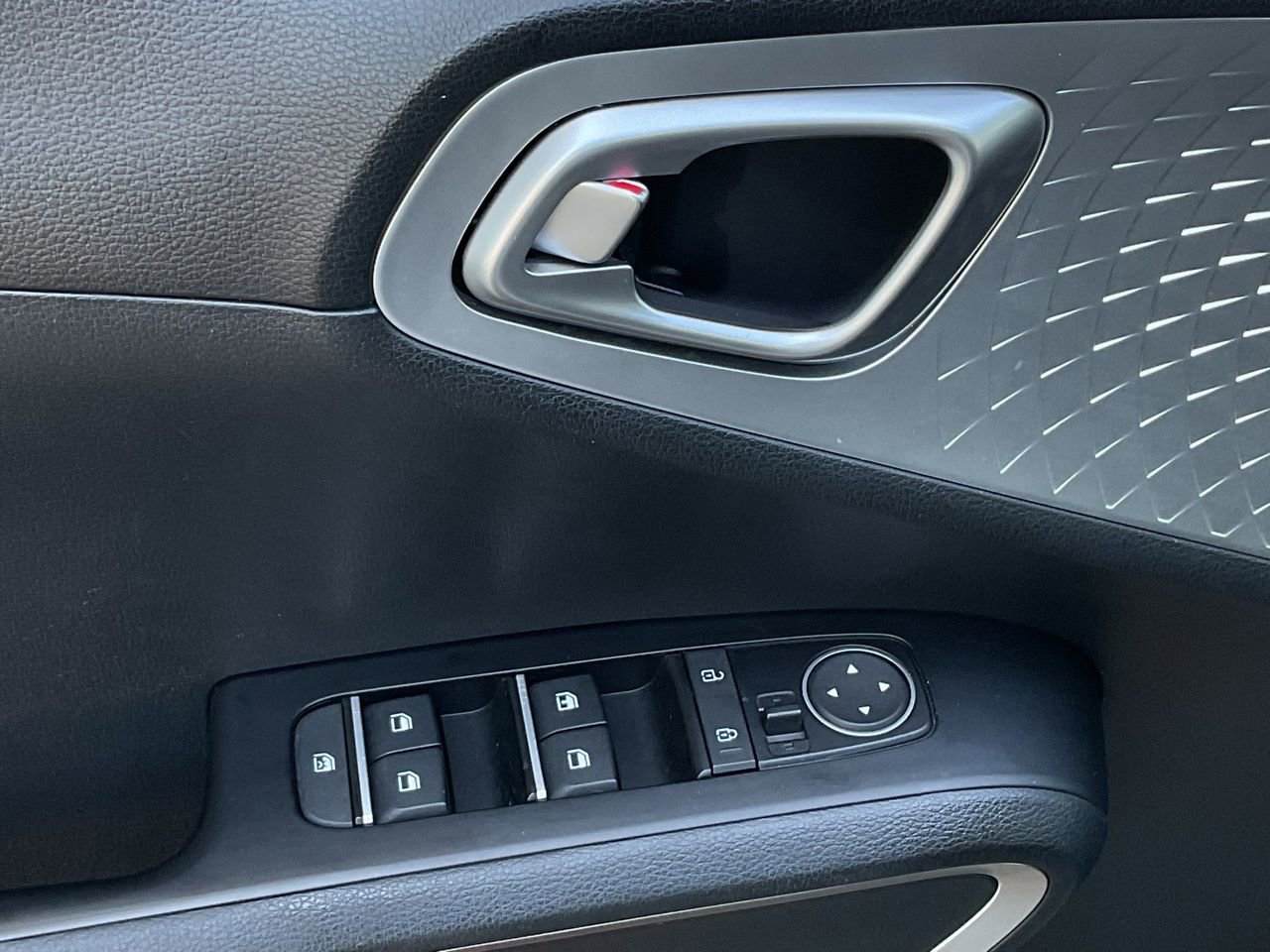 Used 2025 Kia Soul LX w/ LX Technology Package image 12