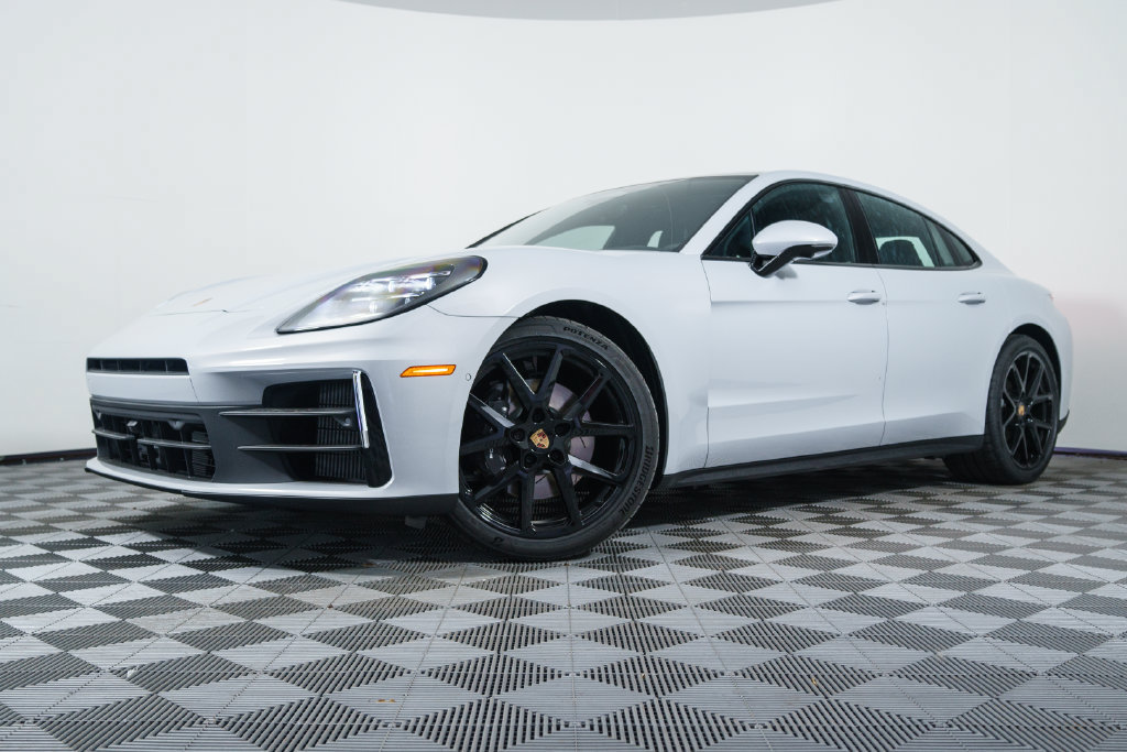 New 2026 Porsche Panamera 4 AWD/4WD image 1