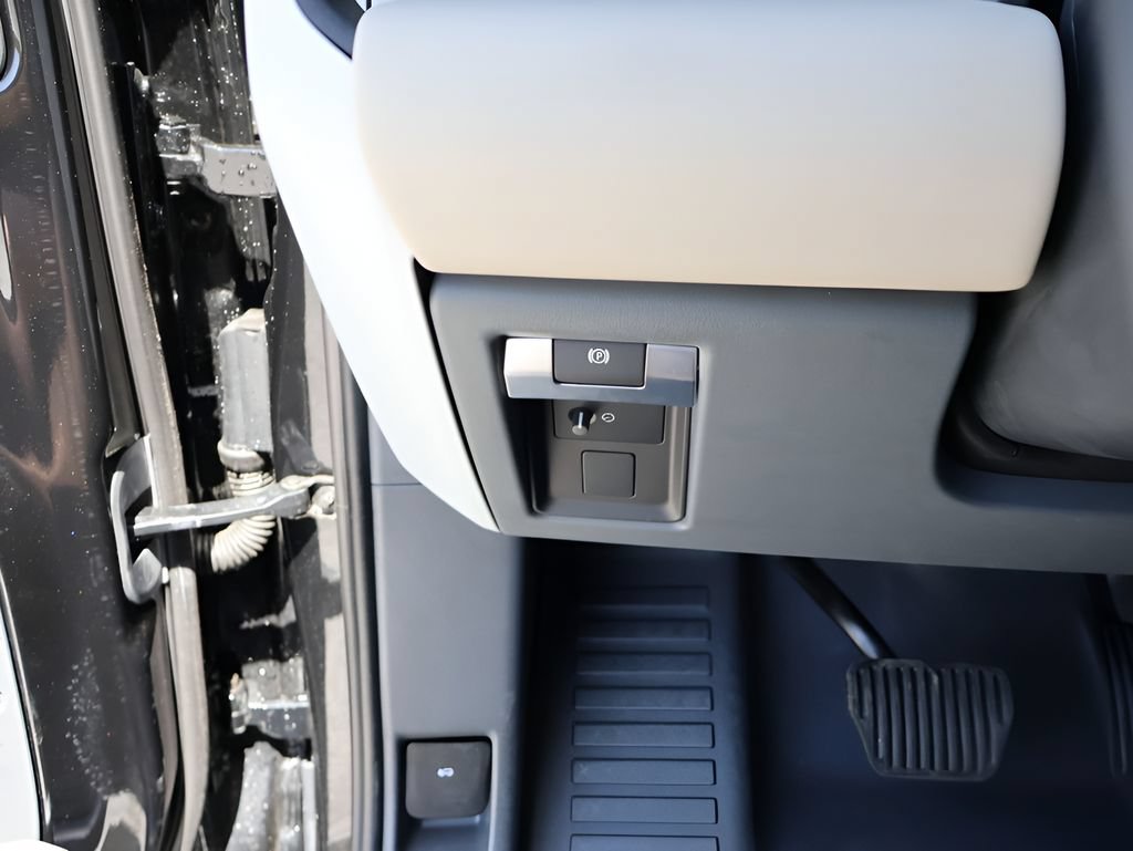 Certified 2024 Land Rover Defender 110 SE AWD/4WD image 34