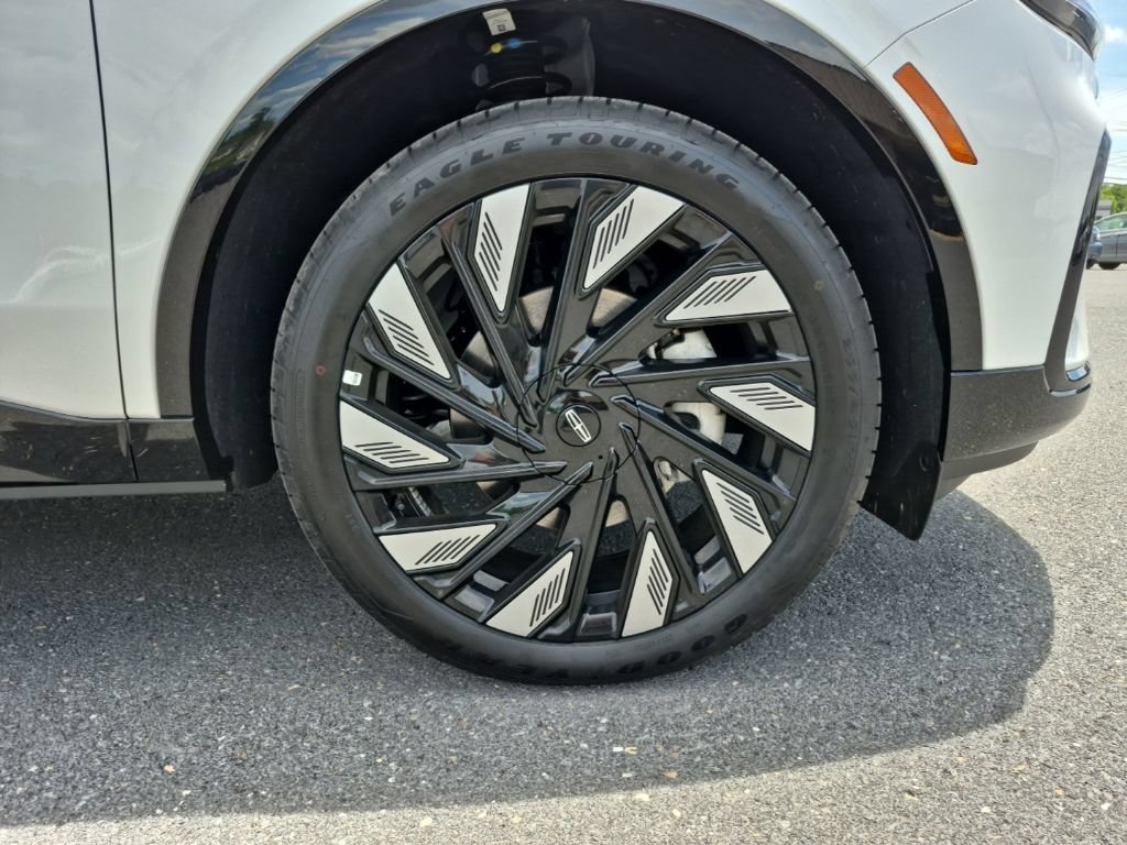 New 2026 Lincoln Nautilus Reserve AWD/4WD image 13