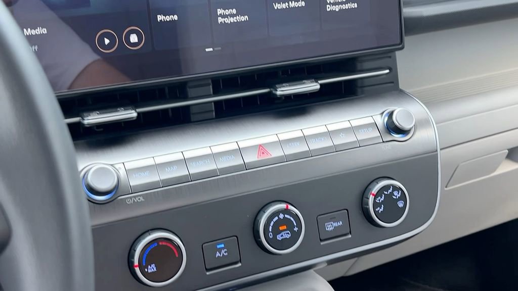 Certified 2025 Hyundai Kona SE image 27
