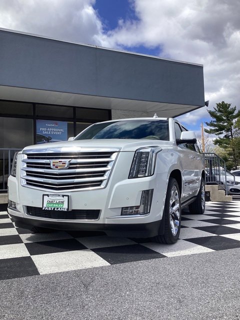 Used 2018 Cadillac Escalade Platinum image 2