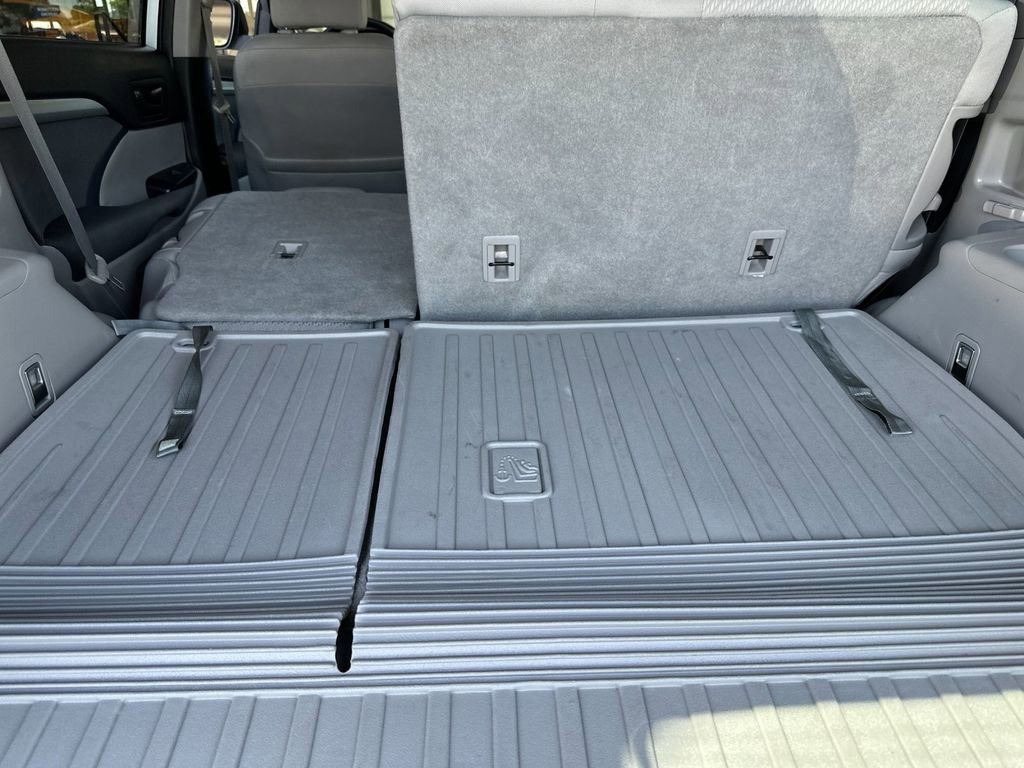 Used 2019 Toyota Highlander LE FWD image 15