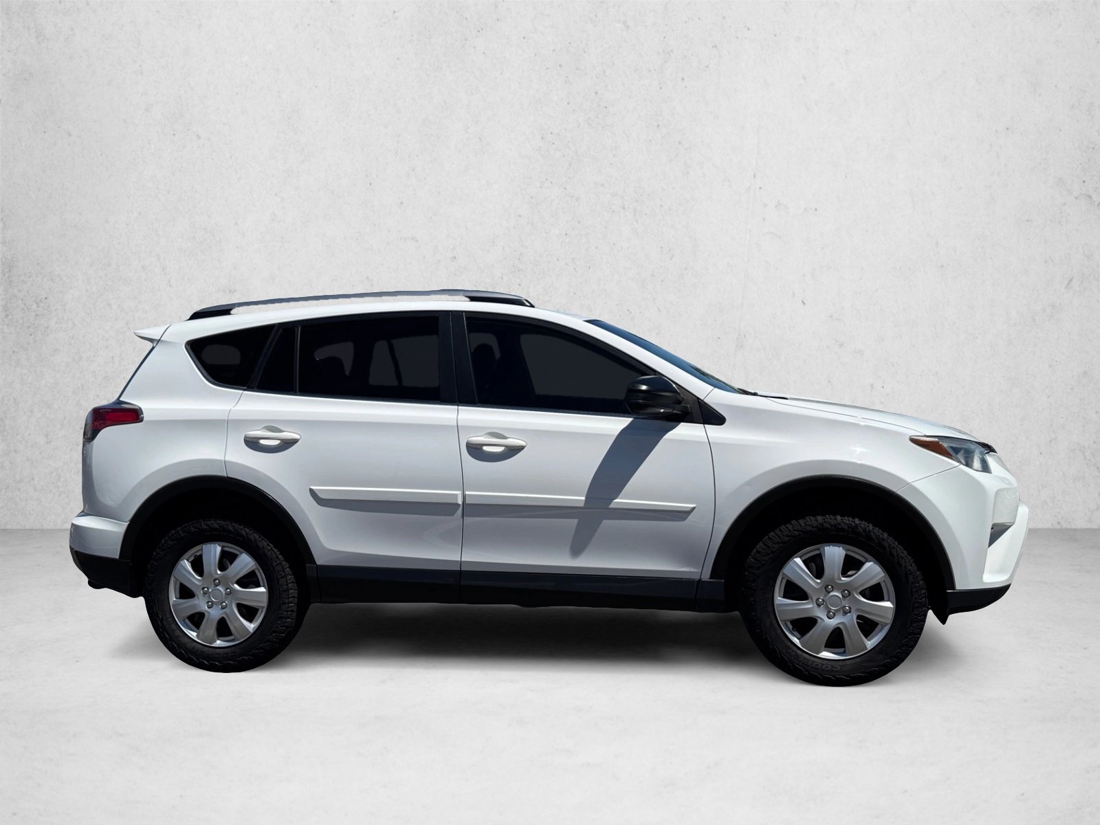 Used 2017 Toyota RAV4 LE FWD video 4