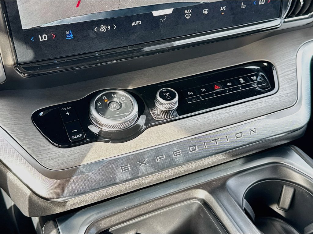 New 2027 Ford Expedition Platinum RWD image 17