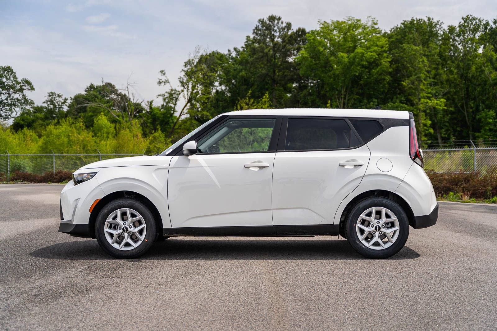 Used 2025 Kia Soul LX w/ LX Technology Package FWD image 5
