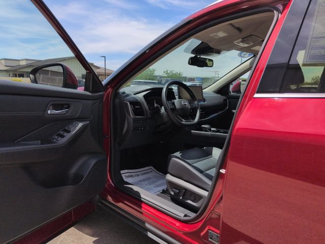 Used 2025 Nissan Rogue SL AWD/4WD image 9