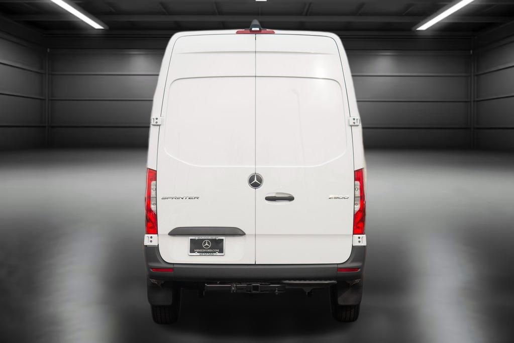 Used 2025 Mercedes-Benz Sprinter 2500 image 4