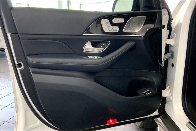 Used 2023 Mercedes-Benz GLS 450 4MATIC image 9