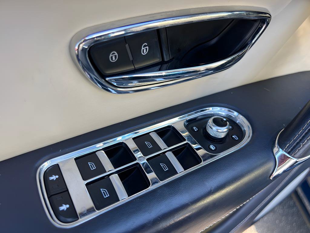 Used 2018 Bentley Bentayga AWD/4WD image 20