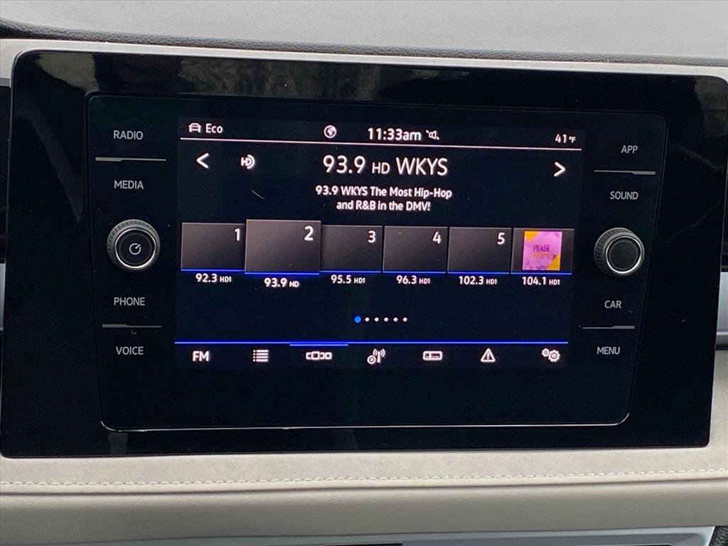 Used 2025 Volkswagen Taos SE image 10