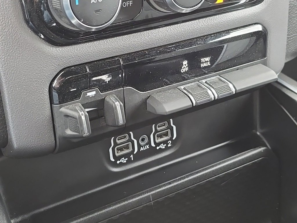 Used 2024 RAM 1500 Lone Star image 43