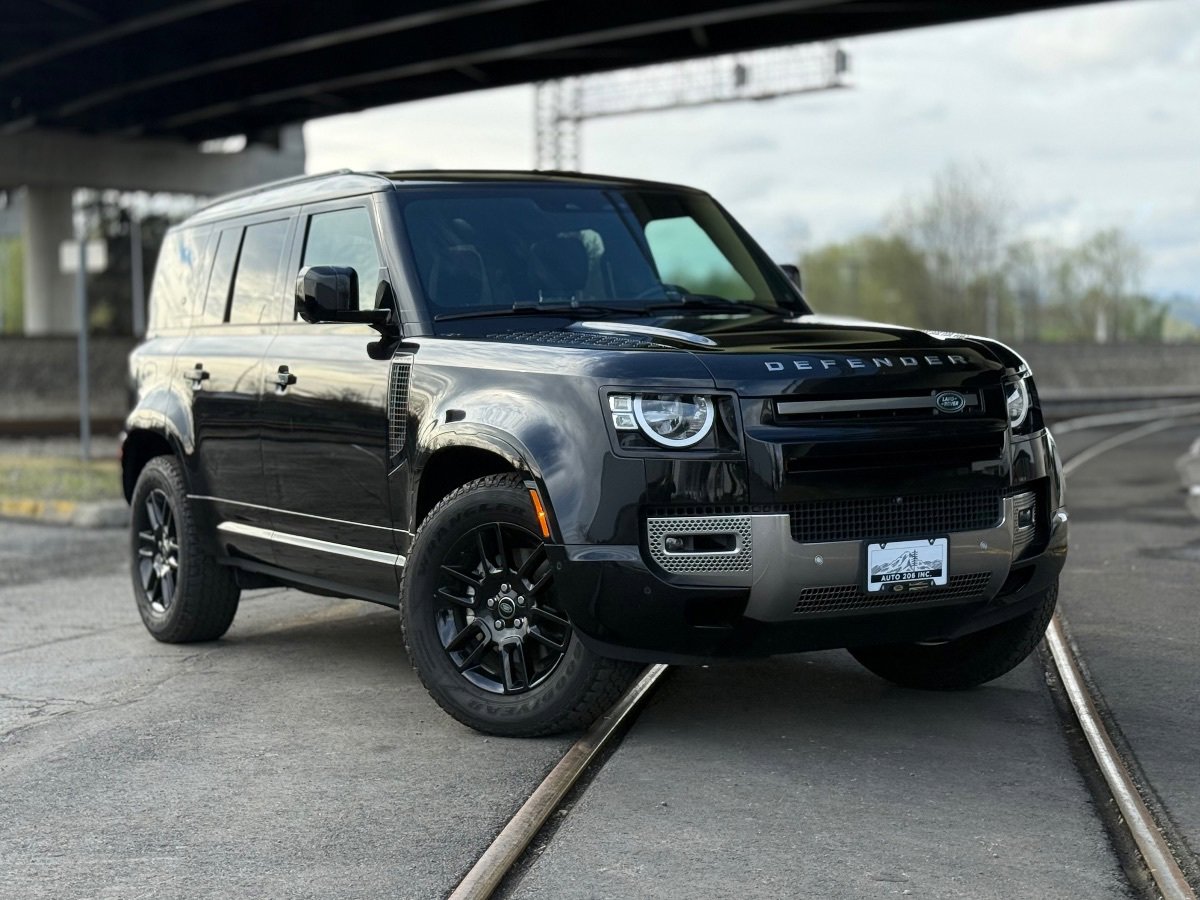 Used 2023 Land Rover Defender 110 S image 2