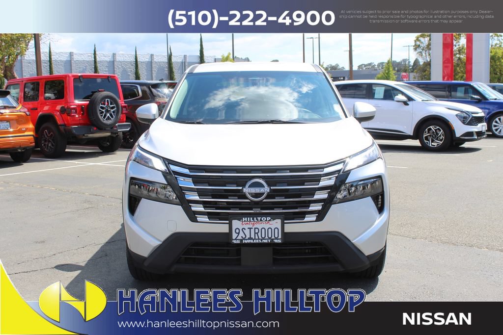 Used 2025 Nissan Rogue SV AWD/4WD image 4