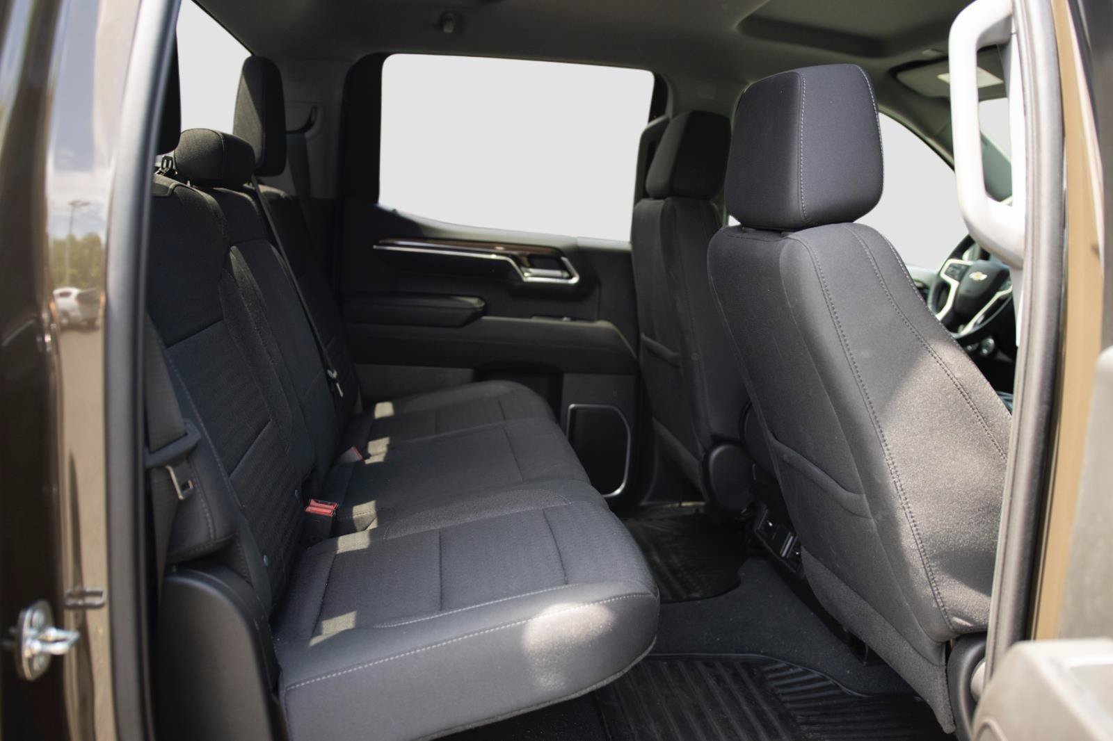 Used 2023 Chevrolet Silverado 1500 LT AWD/4WD image 12