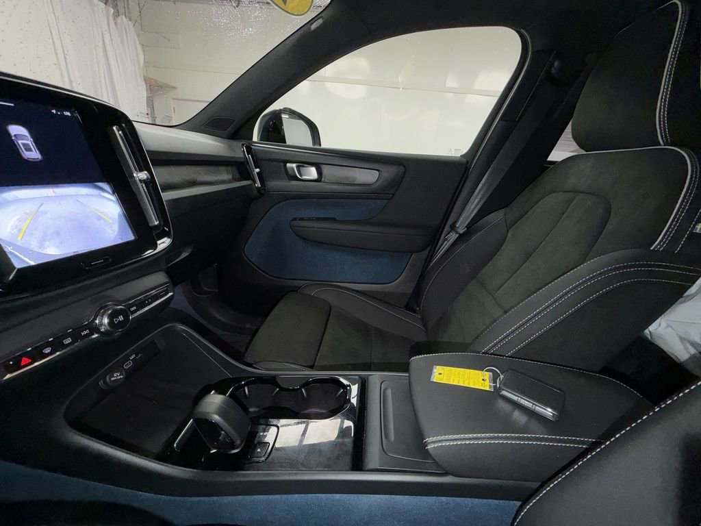 Used 2023 Volvo XC40 Recharge Plus w/ Protection Package Premier image 21