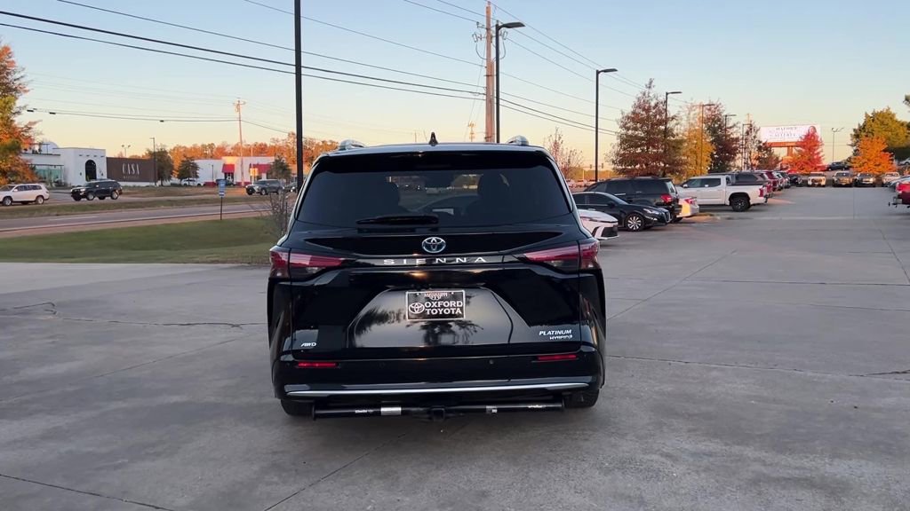 Used 2022 Toyota Sienna Platinum AWD/4WD image 5