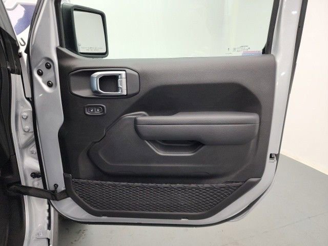 New 2024 Jeep Wrangler Unlimited Rubicon 4xe w/ Convenience Group AWD/4WD image 29