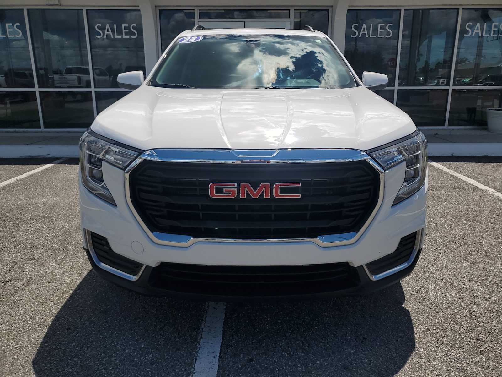 Used 2023 GMC Terrain SLE w/ Driver Convenience Package FWD image 12