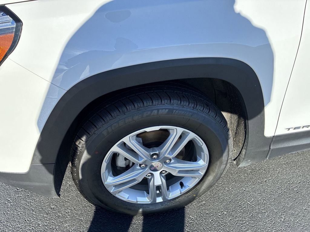 Used 2022 GMC Terrain SLE image 10