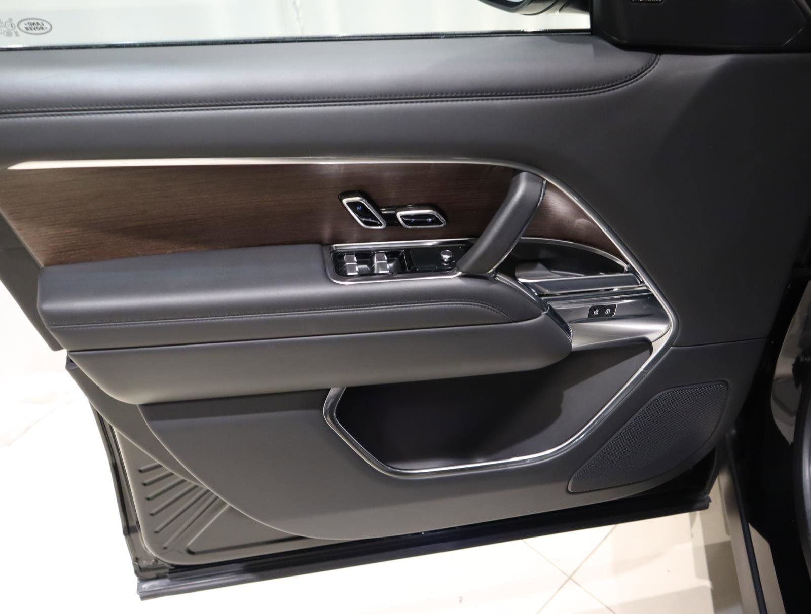 Used 2024 Land Rover Range Rover SE image 24