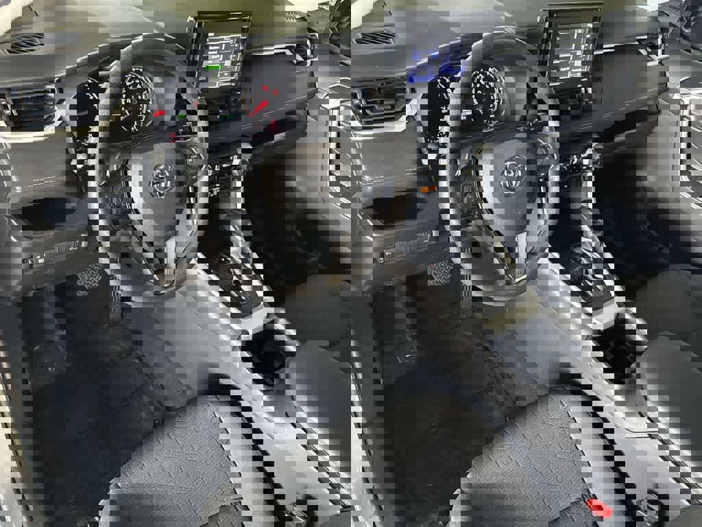 Used 2022 Toyota RAV4 XLE w/ Convenience Package image 13