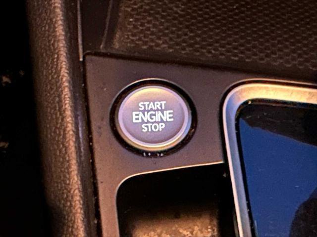 Used 2019 Volkswagen Jetta R-Line w/ R-Line Cold Weather Package image 33