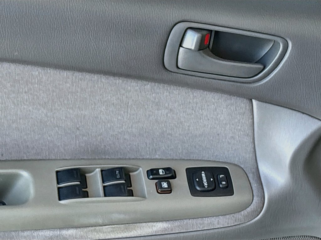 Used 2004 Toyota Camry LE FWD image 20