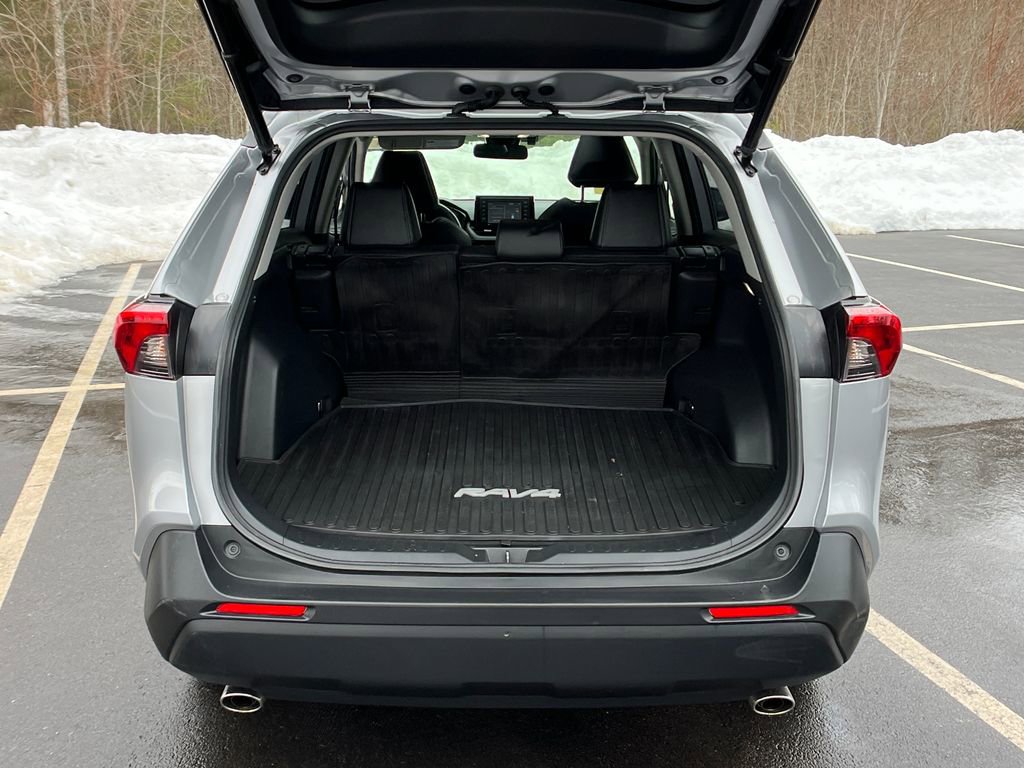 Used 2022 Toyota RAV4 XLE Premium image 23
